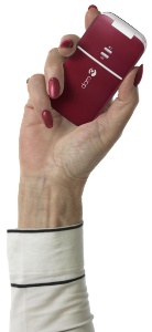 Doro_PhoneEasy_410_gsm_Burgundy_closed_hand.jpg