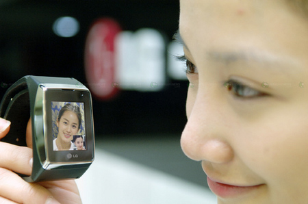 Thumbnail image for LG_GD910_002.jpg
