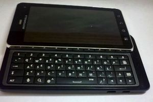 Droid Review of News: Motorola Droid 3 Like Droid 2 + Webtop & Dockers